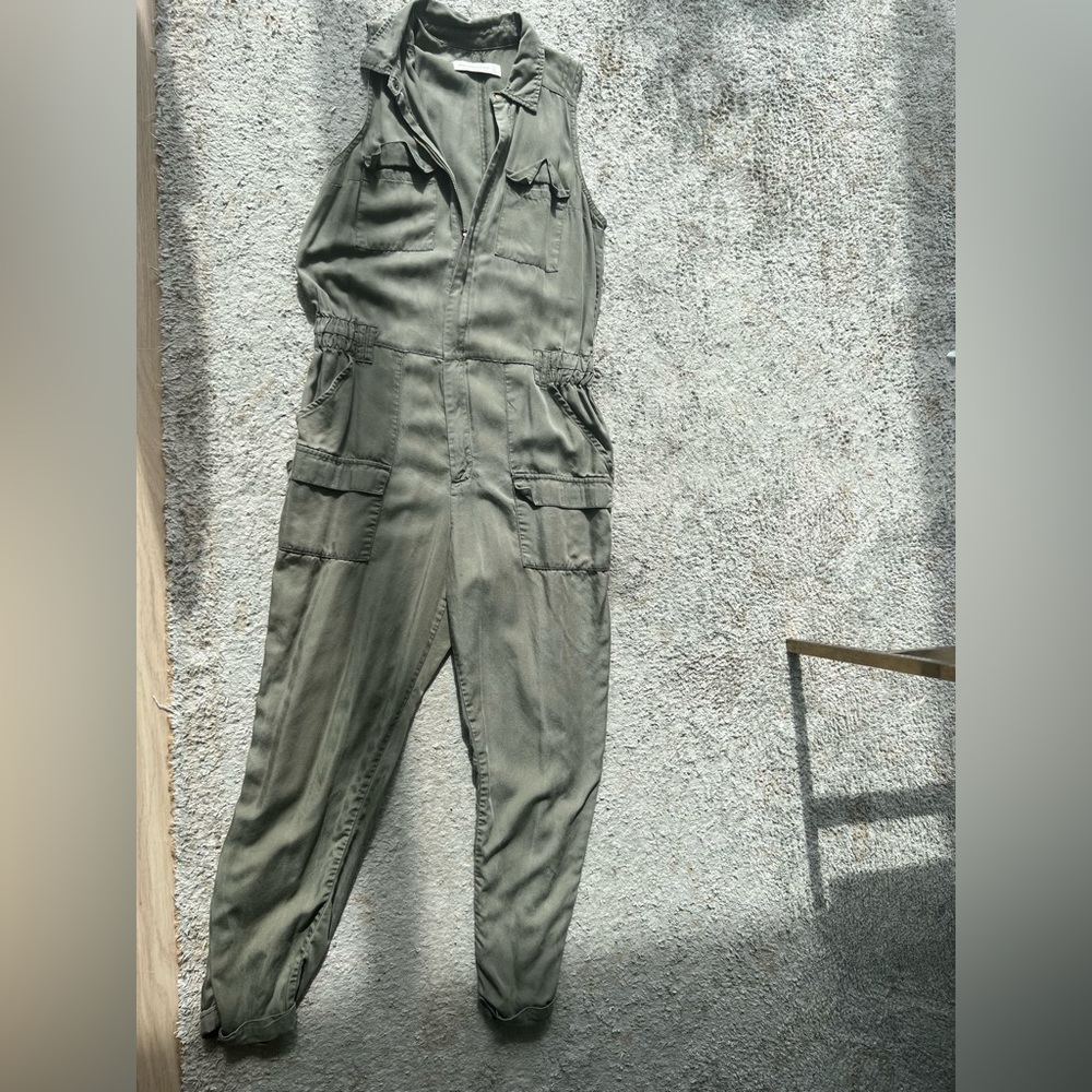 Abercrombie zip up green jumpsuit